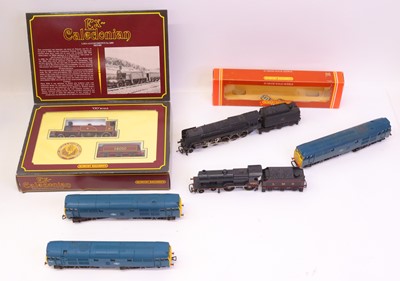 Lot 605 - A collection of various 00 gauge locos, to...