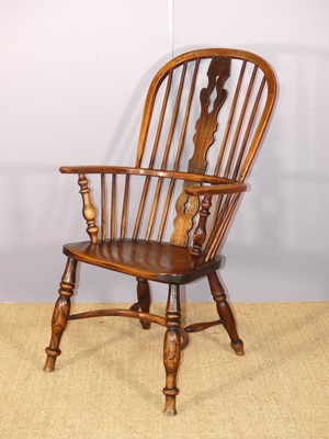 Lot 689 - A 19th century elm splatback Windsor chair,...