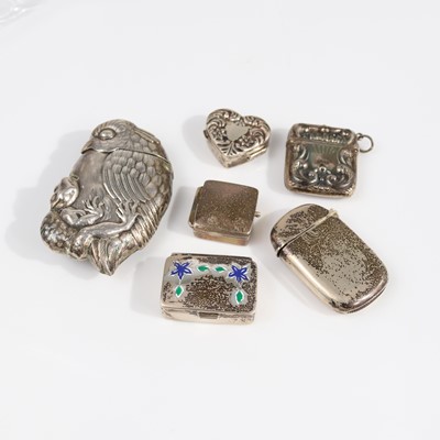 Lot 300 - Six various reproduction silver and white...