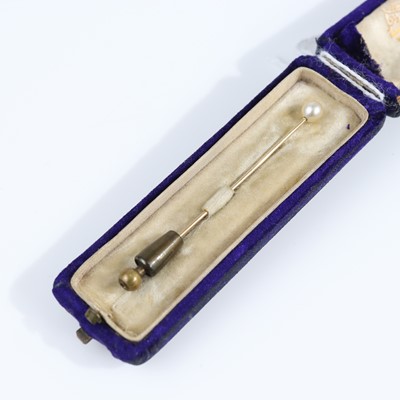 Lot 303 - A yellow metal and cultured pearl topped tie...