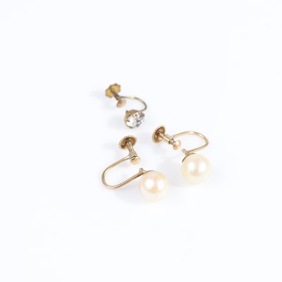 Lot 304 - A pair of 9ct gold cultured pearl set ear...