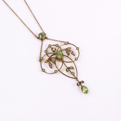 Lot 324 - An Edwardian 9ct gold green peridot and seed...