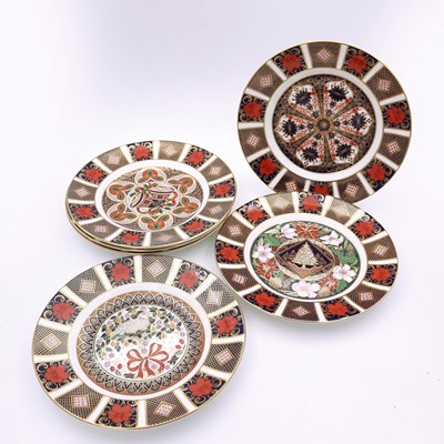 Lot 90 - A Royal Crown Derby 'Old Imari 1128 pattern'...