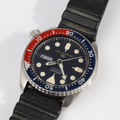 Lot 342 - A Seiko quartz Pepsi dial day-date diver's 150...