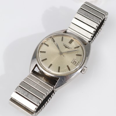 Lot 346 - A gent's Longines steel cased manual wind...