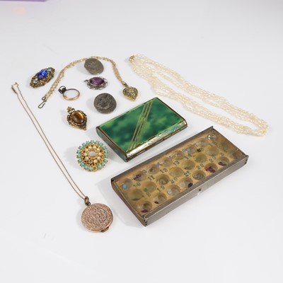 Lot 347 - Assorted costume jewellery to include various...