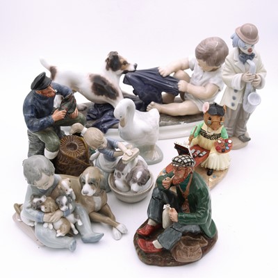 Lot 114 - A collection of figures, to include Royal...