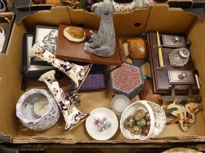 Lot 125 - A collection of miscellaneous items, to...