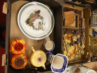 Lot 127 - A collection of items to include a Portmeirion...