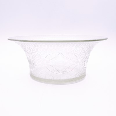 Lot 87 - An early 19th century style clear glass bowl,...