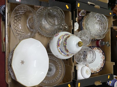 Lot 145 - A collection of ceramics and glass, to include...