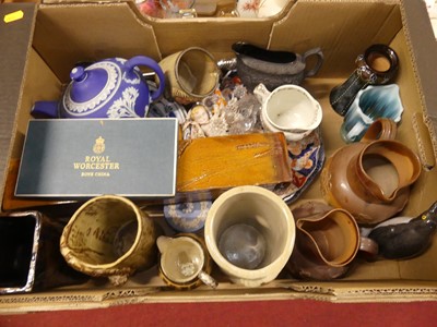 Lot 147 - A collection of ceramics and glassware, to...