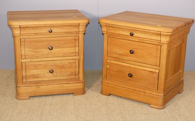 Lot 716 - A contemporary blond oak round cornered...