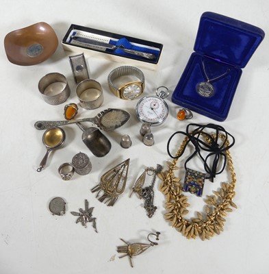 Lot 213 - A collection of silver, to include a napkin...