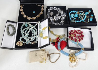 Lot 220 - A collection of costume jewellery to include...