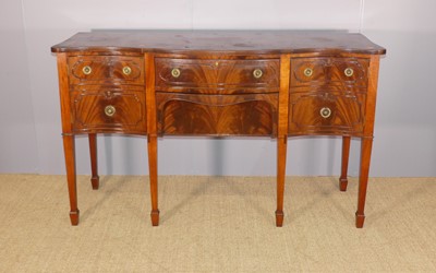 Lot 615 - A Regency style mahogany and crossbanded...
