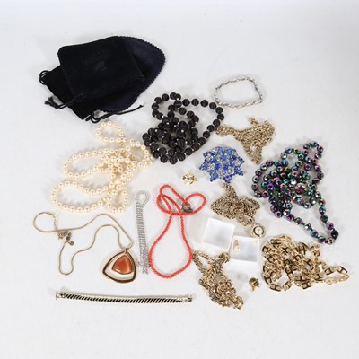 Lot 267 - A collection of costume jewellery, to include...
