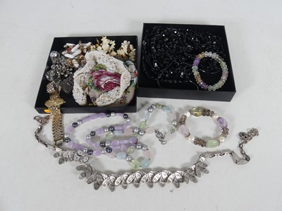 Lot 270 - A collection of costume jewellery to include...
