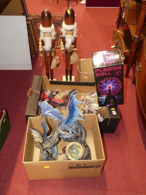 Lot 181 - A collection of items, including a crystal...