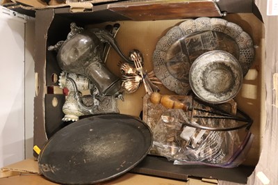 Lot 294 - A collection of metalware, to include various...