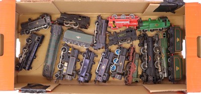 Lot 703 - One tray containing various 00 gauge locos to...