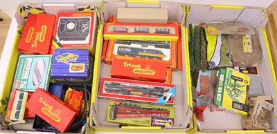 Lot 612 - Three trays containing various 00 gauge...