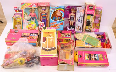 Lot 262 - One tray containing various Cindy, Barbie and...