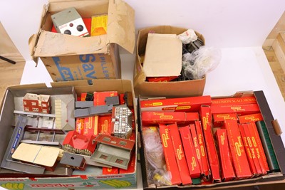 Lot 375 - Four trays containing various Triang 00 gauge...