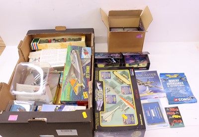 Lot 198 - a tray containing aircraft-related novelties...