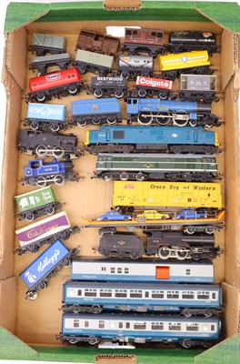 Lot 610 - One tray containing various 00 gauge rolling...