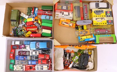 Lot 204 - A collection of boxed and loose modern issue...