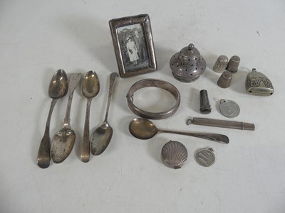 Lot 292 - A collection of mixed silver and white metal...