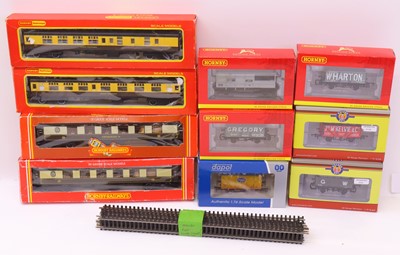 Lot 596 - Small tray containing a variety of 00 gauge...