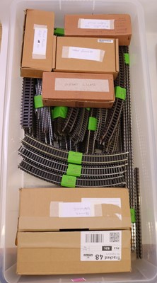 Lot 652 - Large plastic lidded crate containing 00 gauge...