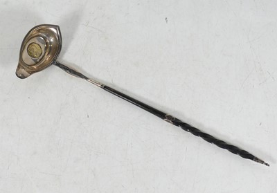 Lot 282 - A George III silver toddy ladle, the bowl...