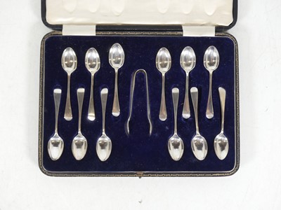 Lot 277 - A cased set of twelve George V silver...