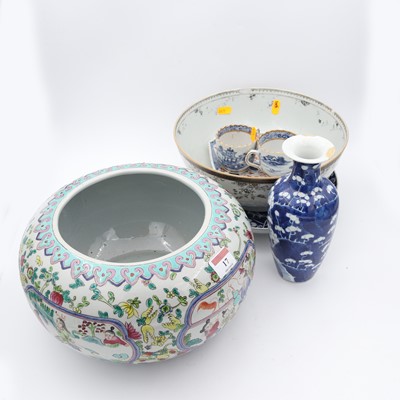 Lot 17 - A Chinese famille rose enamel decorated...