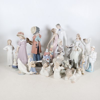 Lot 31 - A collection of Spanish porcelain figures and...