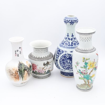 Lot 32 - A Chinese export porcelain blue and white...