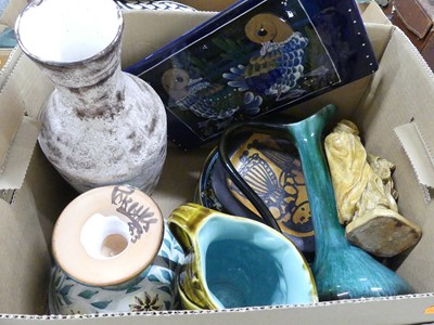 Lot 137 - A collection of ceramics, to include a studio...
