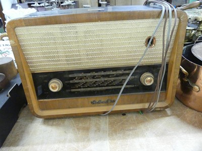 Lot 147 - An early 20th century HMV walnut cased valve...