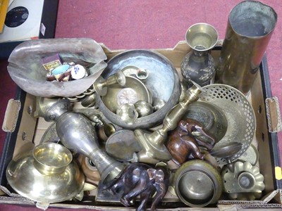 Lot 87 - A collection of metalware, to include an arts...