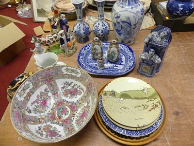 Lot 153 - A collection of ceramics, to include a blue...