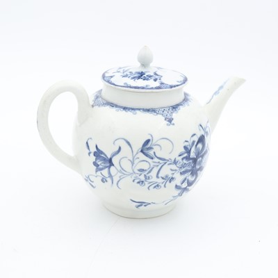 Lot 94 - An 18th century Worcester Mansfield pattern...