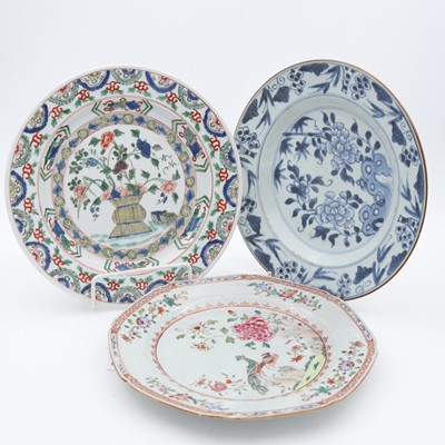 Lot 100 - A 19th century Chinese export blue and white...