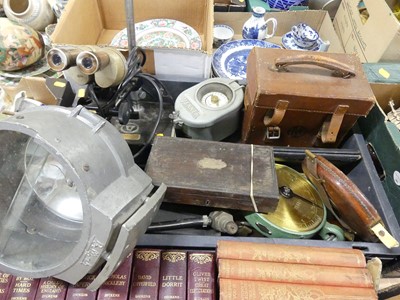 Lot 165 - A collection of items, to include a Bullfinch...