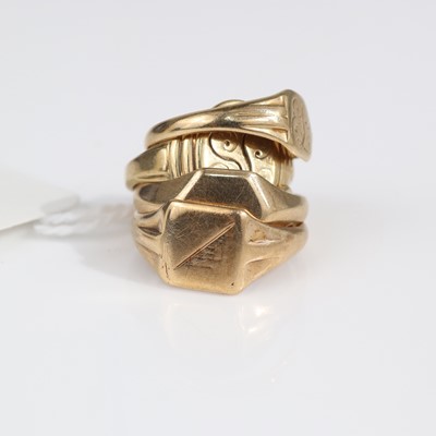 Lot 326 - A gent's 9ct gold signet ring, size S;...