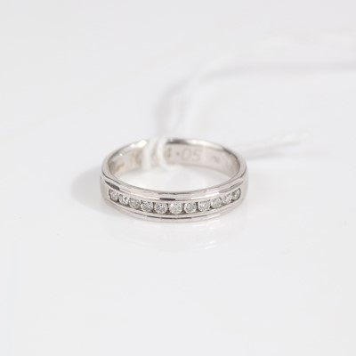 Lot 329 - A modern 18ct white gold diamond set...