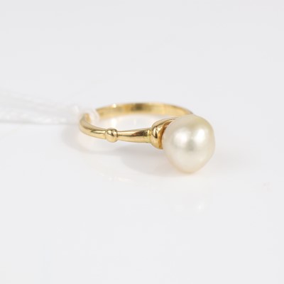Lot 338 - An 18ct yellow gold and cultured pearl set...