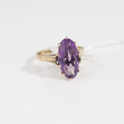 Lot 339 - A 9ct gold and marquise cut amethyst set dress...